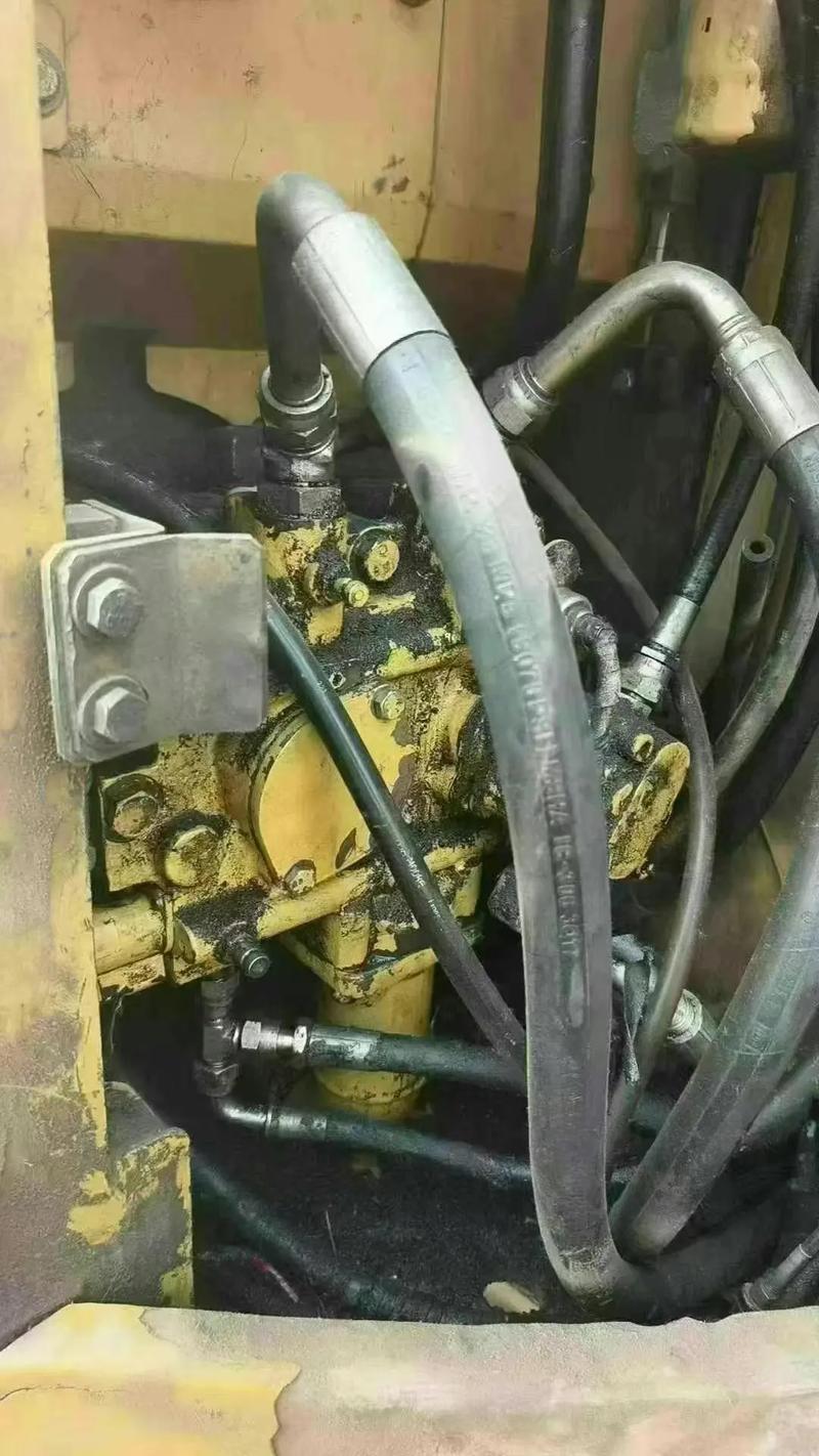 挖机维修工厂 粉丝 451 获赞 2350 关注 丽水市小松挖掘机维修售后